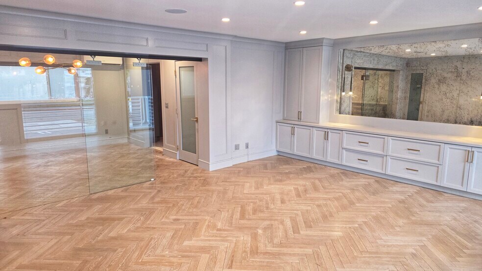 More Photos Of 733 10th St, Santa Monica Storefront Retail Office For Lease