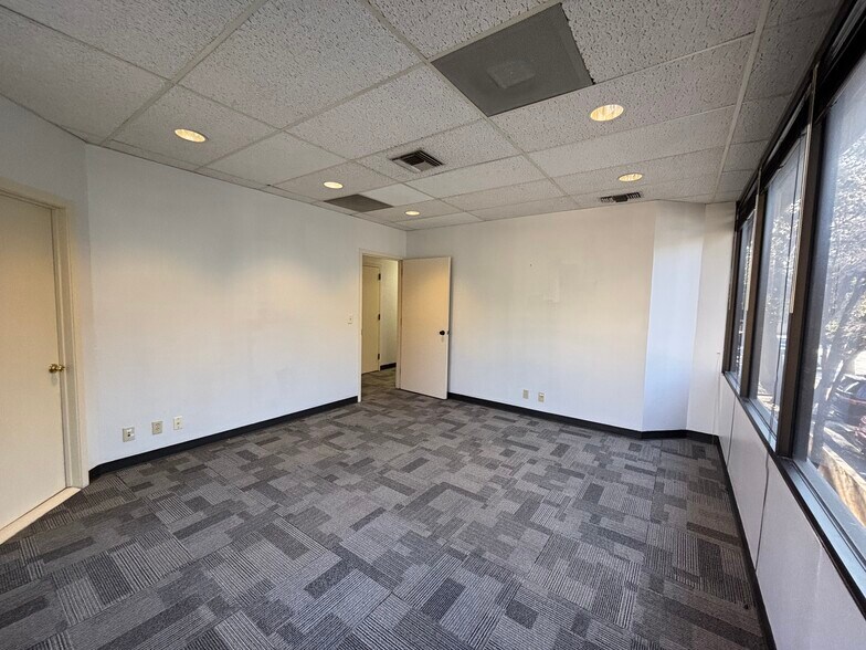 More Photos Of 5545 Fredericksburg Rd, San Antonio Medical For Lease