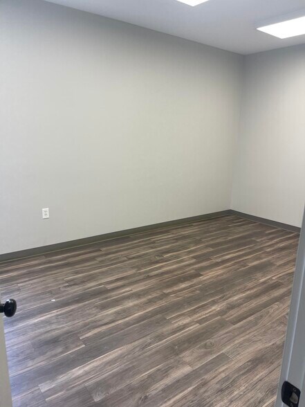 More Photos Of 2032 Wooddale Blvd, Baton Rouge Office For Lease