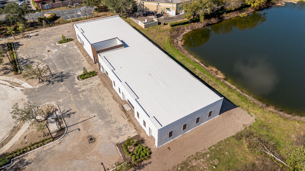 More Photos Of 11125 Corridor Pl, Bradenton Storefront Retail Office For Sale