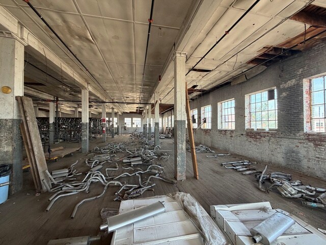 More Photos Of 1343 Knox St, North Kansas City Warehouse For Sale