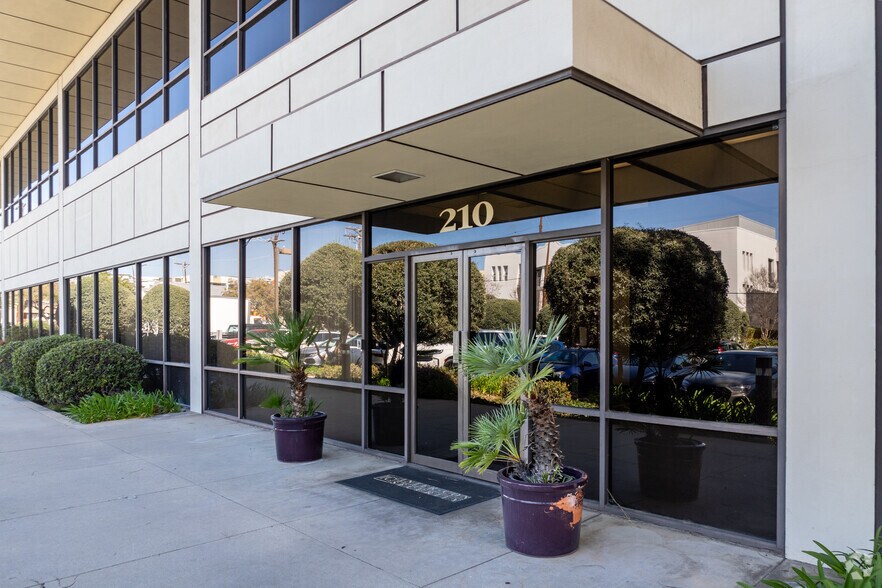 More Photos Of 210 S De Lacey Ave, Pasadena Office For Lease