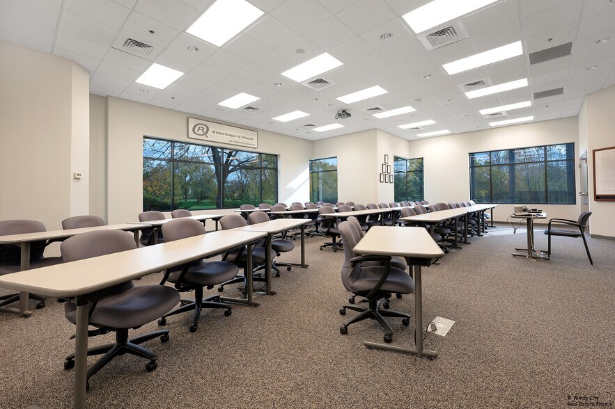 More Photos Of 1125 N Prospect Ave, Itasca Office For Sale