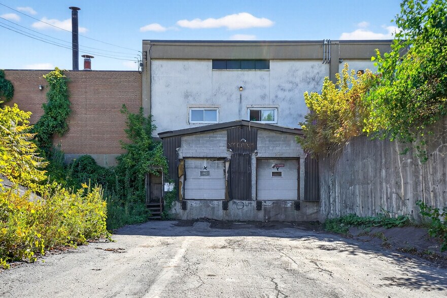 More Photos Of 2698-2720 Rue Léger, Montréal Warehouse For Lease