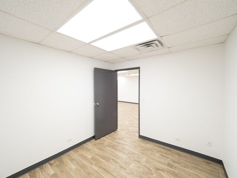 More Photos Of 1043 S York Rd, Bensenville Office Residential For Sale