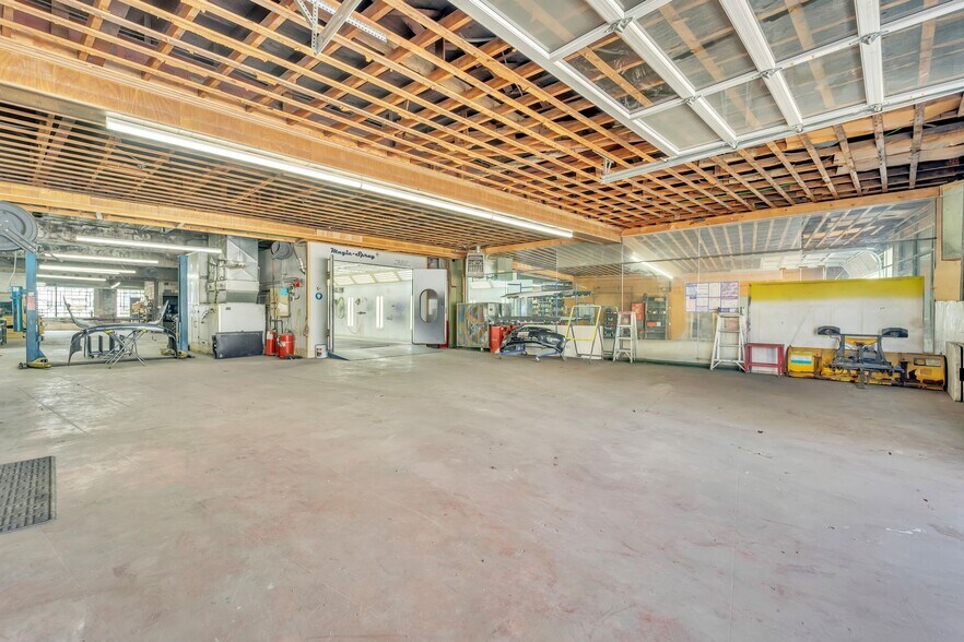 More Photos Of 4423 Belair Rd, Baltimore Auto Repair For Sale