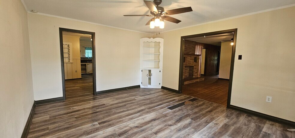 More Photos Of 401 E Pine St, Edgewood Office For Sale
