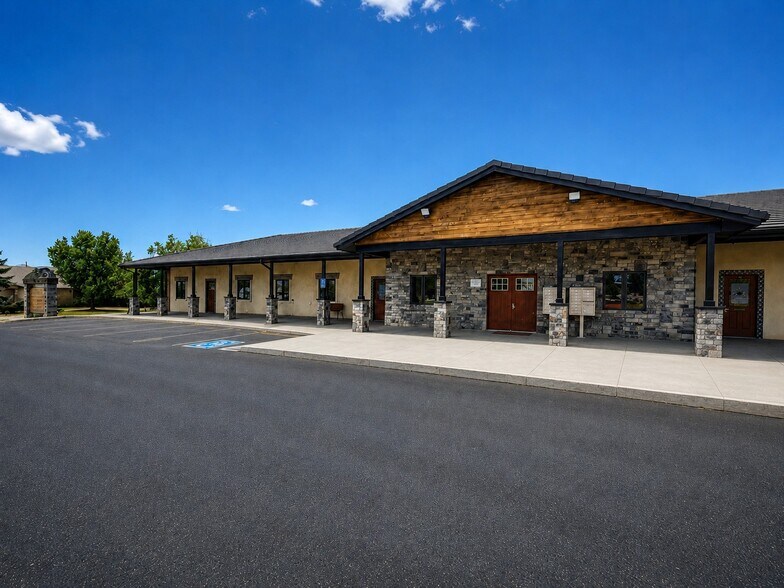 More Photos Of 325 2nd St, Monument Office For Lease
