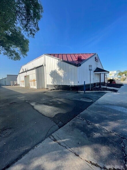 More Photos Of 3017 Wilson Rd, Bakersfield Restaurant For Lease