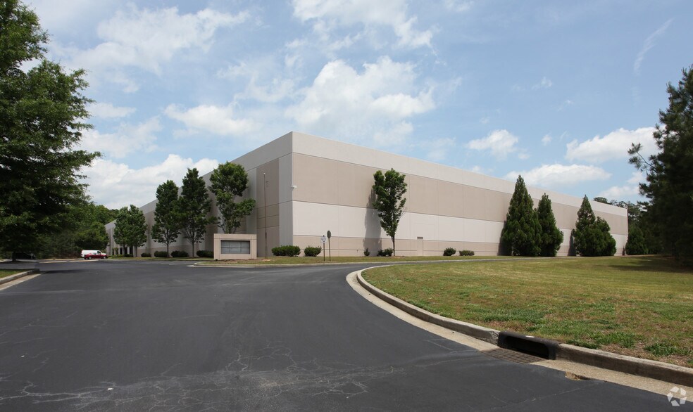 Primary Photo Of 2084 Lake Industrial Ct, Conyers Warehouse For Lease
