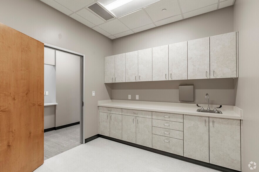 More Photos Of 1180 Seton Pky, Kyle Medical For Lease