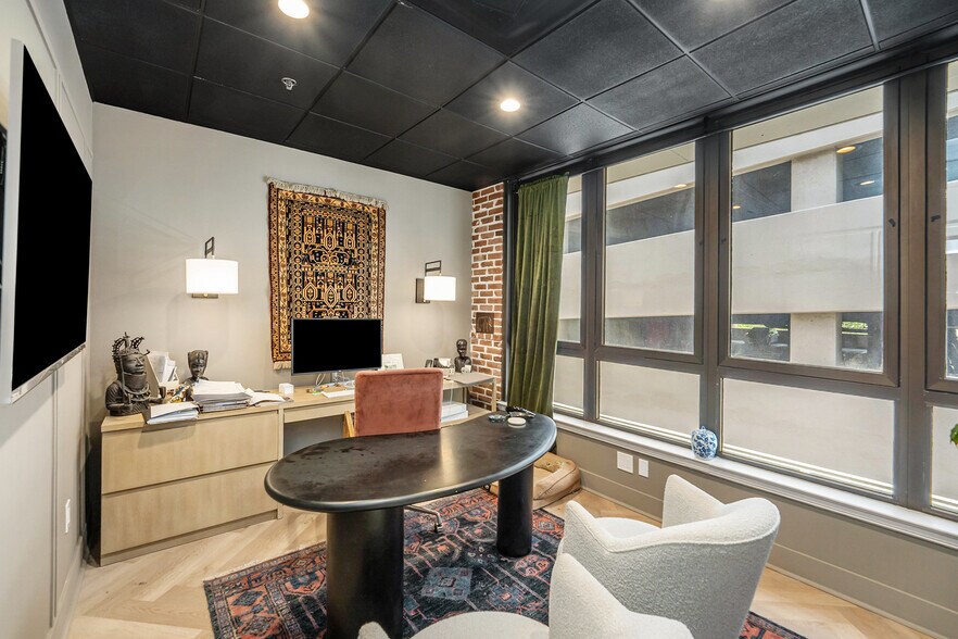 More Photos Of 240 1st Ave S, Saint Petersburg Loft Creative Space For Sale