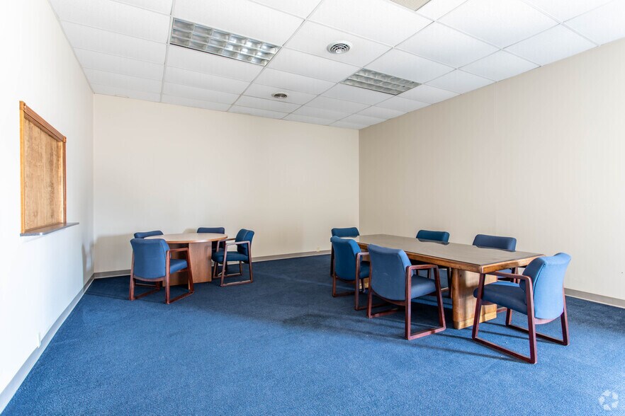 More Photos Of 206 W 30th St, Connersville Unknown For Lease