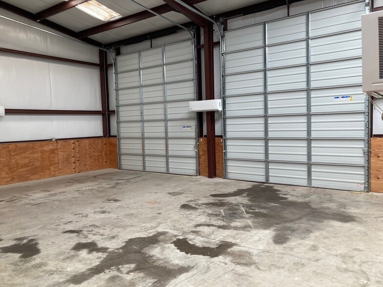 More Photos Of 1919 Golden Heights Rd, Fort Worth Unknown For Lease