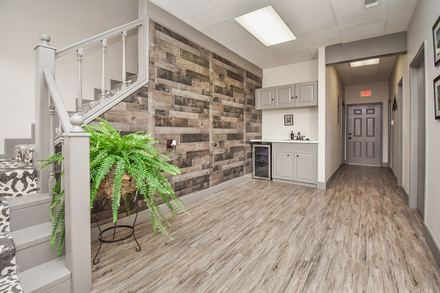 More Photos Of 104 Kelly Dr, Victoria Office For Lease