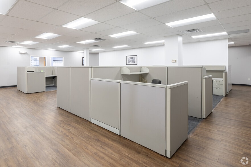 More Photos Of 21-00 State Route 208, Fair Lawn Office For Lease