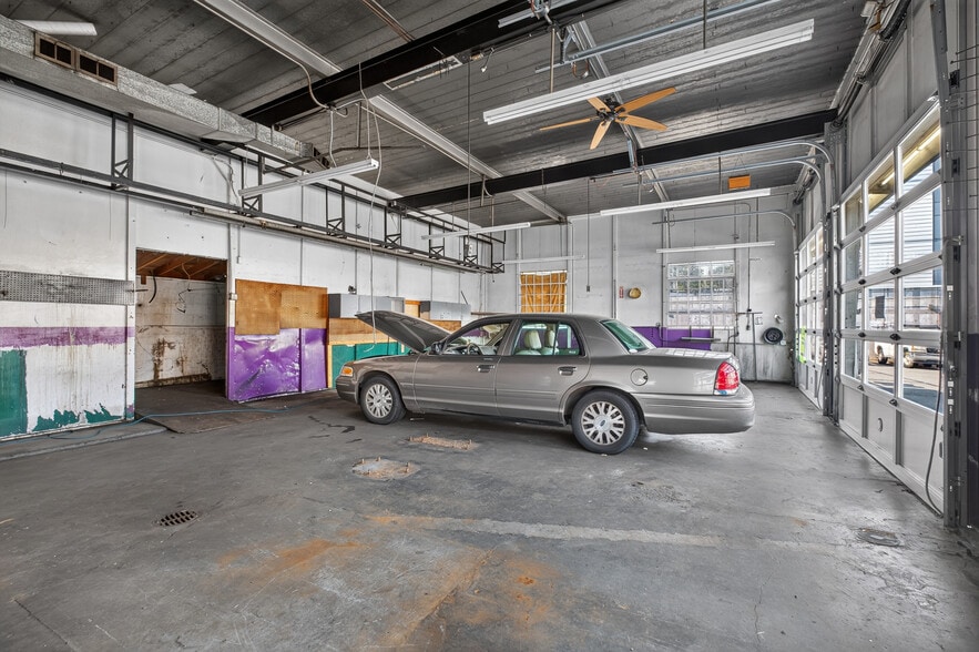More Photos Of 1058 N State St, Bellingham General Retail For Sale