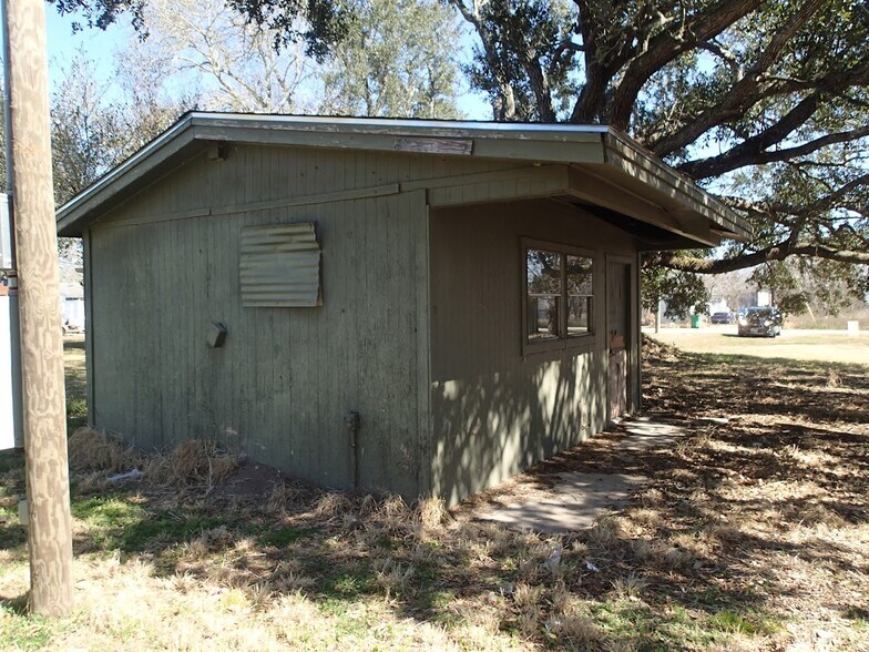 More Photos Of 1015 N Liberty St, El Campo Land For Sale