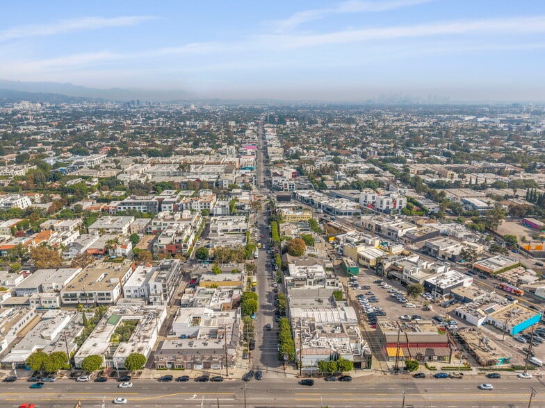 More Photos Of 650 N La Cienega Blvd, West Hollywood Restaurant For Lease