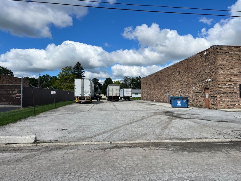More Photos Of 14800 McKinley Ave, Posen Warehouse For Lease