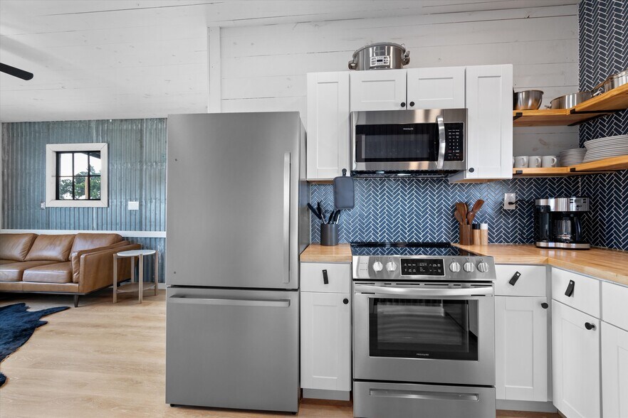 More Photos Of Elroy Rd, Del Valle Land For Sale