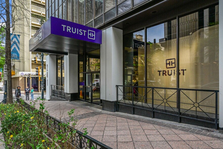 More Photos Of 241 Peachtree St NE, Atlanta Office For Lease