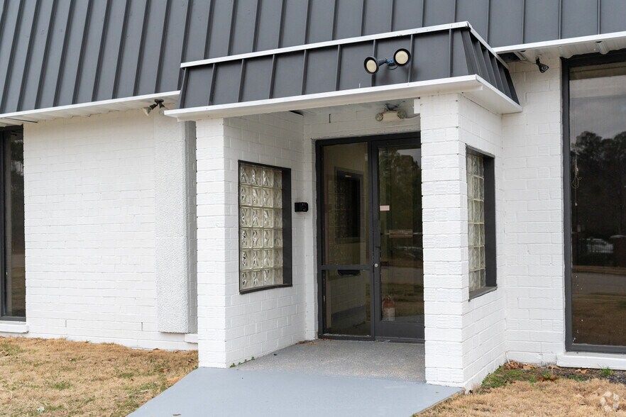 More Photos Of 3211 Bramer Dr, Raleigh Showroom For Sale