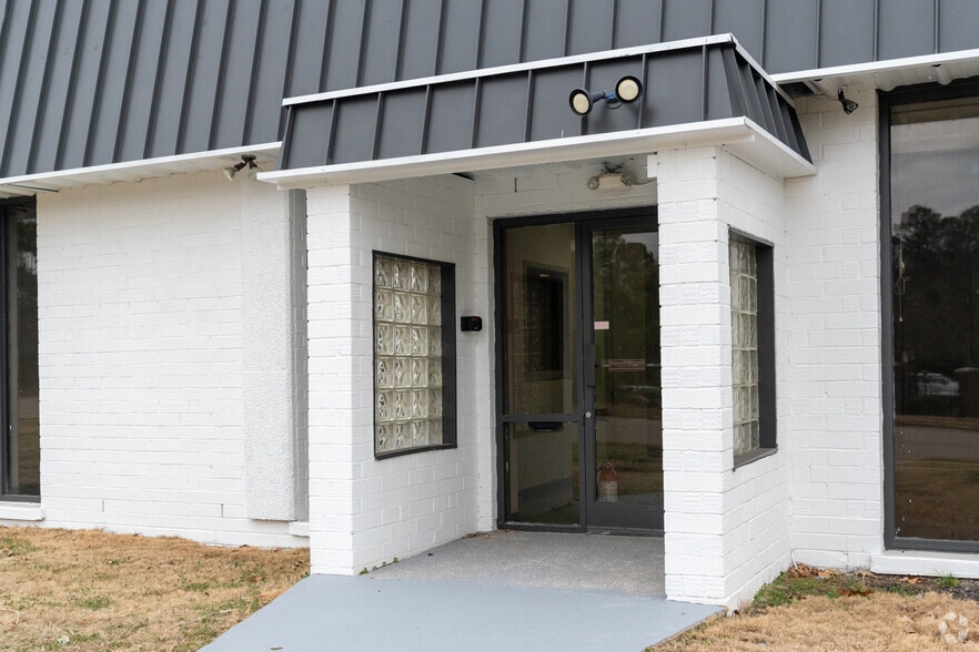 More Photos Of 3211 Bramer Dr, Raleigh Showroom For Sale