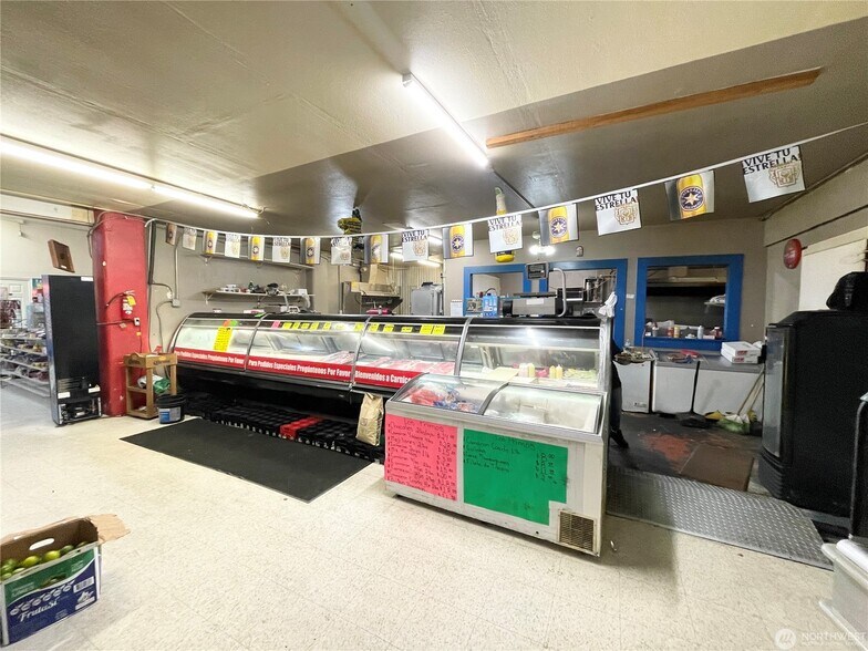 More Photos Of 310 Main st, Granger General Retail For Sale