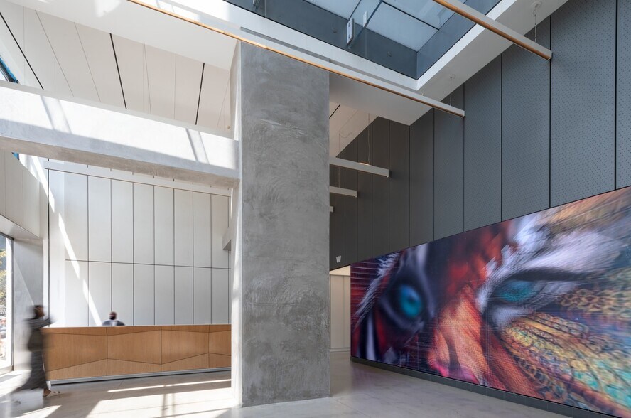 More Photos Of One Soho Sq, New York Office For Lease