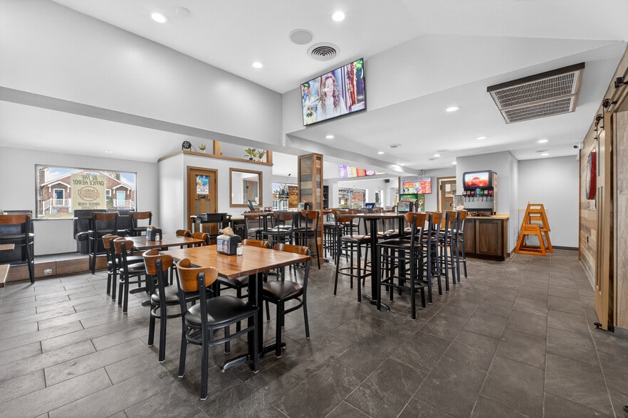 More Photos Of 8713 Gravois Rd, Saint Louis Restaurant For Sale
