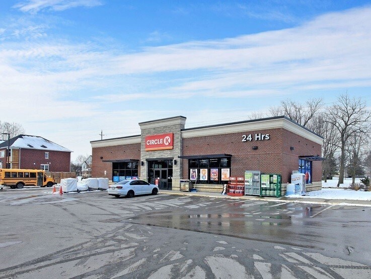 More Photos Of 1022 Pelham St, Fonthill Service Station For Sale
