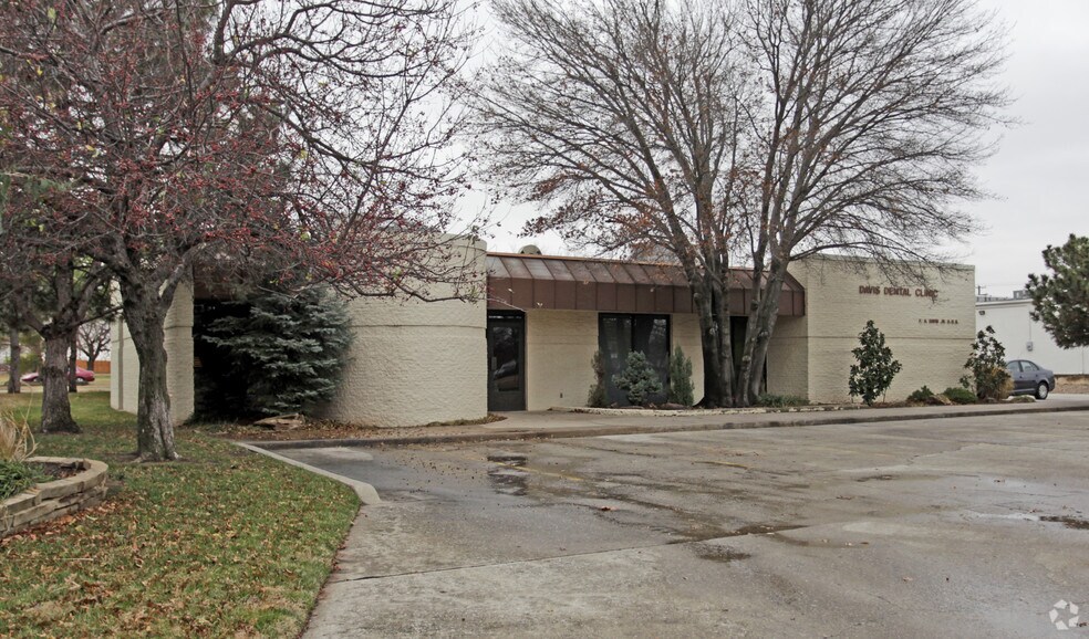 More Photos Of 2375 N Thompkins Ave, Bethany Medical For Sale