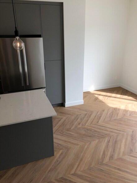 More Photos Of 2104 5 Ave NW, Calgary Apartments For Sale