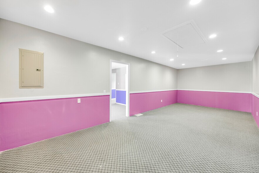 More Photos Of 1710 N Circle Dr, Colorado Springs Office For Sale