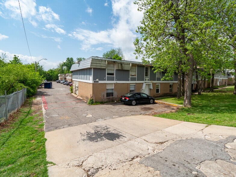 More Photos Of 5924 NW 10th St, Oklahoma City Apartments For Sale