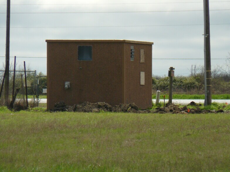 More Photos Of 105 Beck Rd E, Inez Flex For Sale