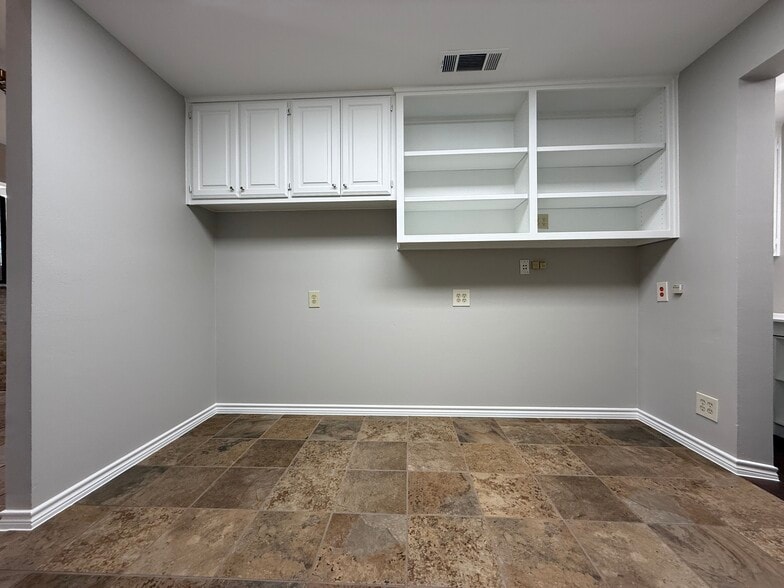 More Photos Of 2700 James St, Denton Warehouse For Sale