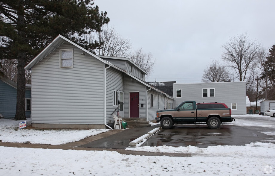 More Photos Of 920 W Grand River Ave, Williamston Apartments For Sale
