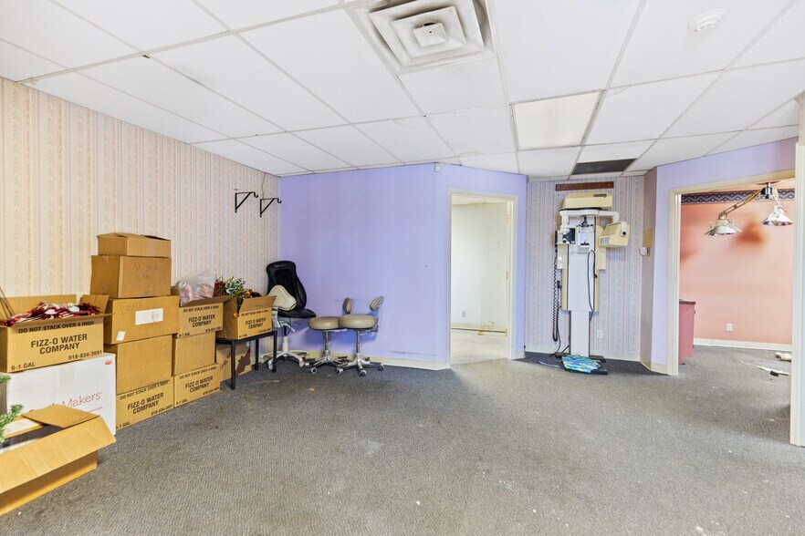 More Photos Of 5676 W Skelly Dr, Tulsa Medical For Sale