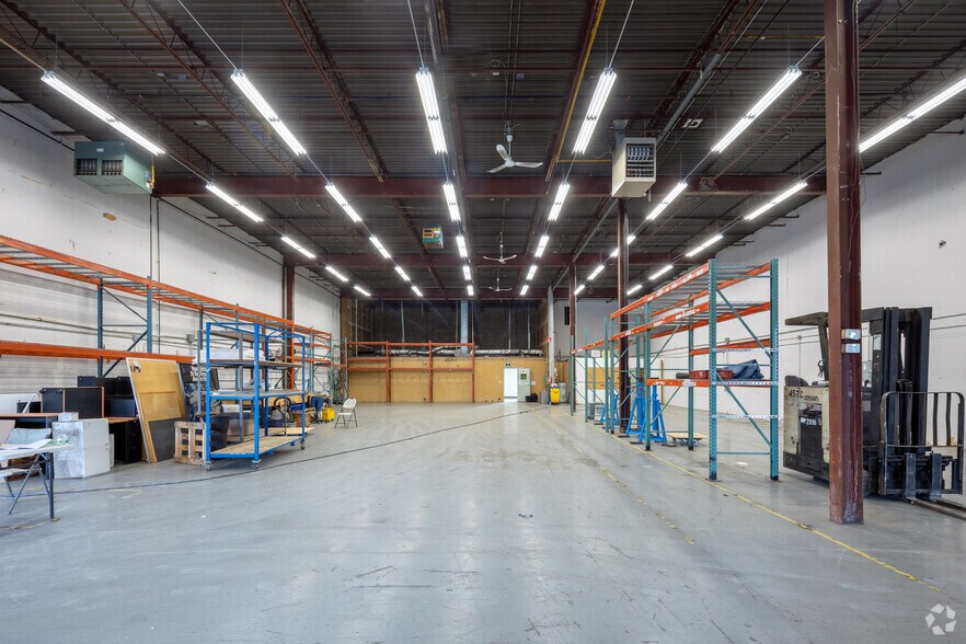 More Photos Of 2299 Drew Rd, Mississauga Light Manufacturing For Lease