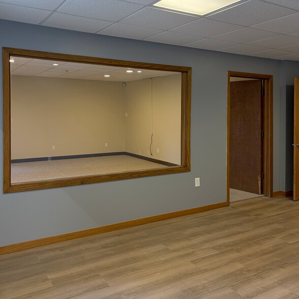 More Photos Of 7479-7491 Cahill Rd, Edina Showroom For Sale