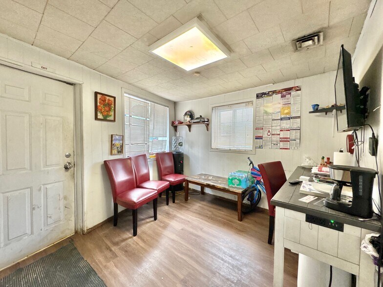 More Photos Of 1959 New York Ave, Huntington Station Auto Repair For Sale