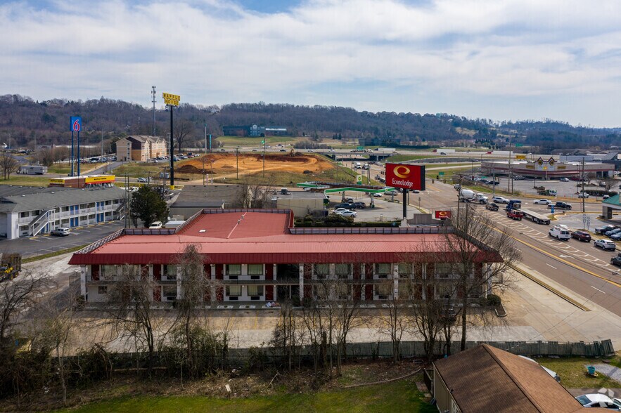 More Photos Of 7421 Bonny Oaks Dr, Chattanooga Hotel For Sale