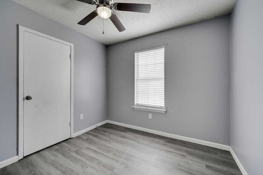 More Photos Of 1906 W Matthews Ave, Jonesboro Apartments For Sale