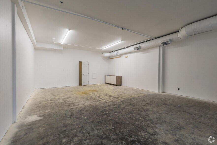 More Photos Of 1835 E Charleston Blvd, Las Vegas Storefront Retail Office For Sale