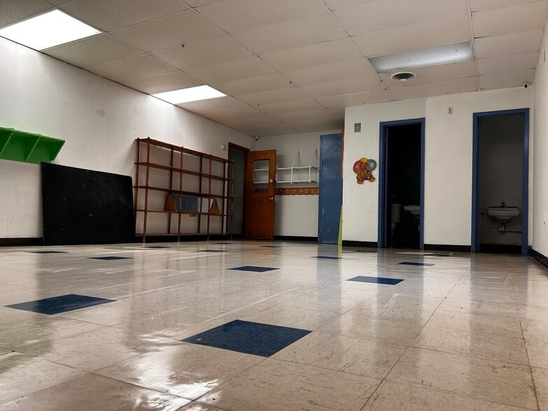 More Photos Of 1407 Blackburn Dr, Pasadena Office For Sale