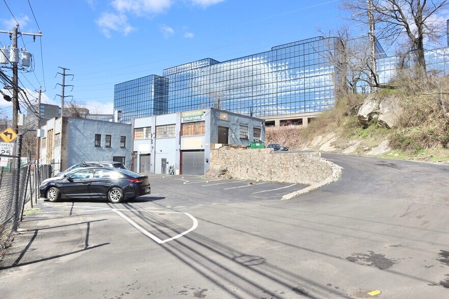More Photos Of 225 Greenwich Ave, Stamford Manufacturing For Lease