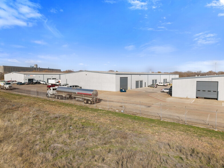 More Photos Of 812-814 Blue Mound Rd, Saginaw Warehouse For Lease