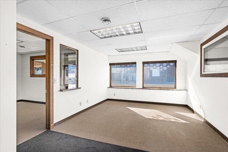 More Photos Of 1103 Avenue B, Cloquet Office For Lease